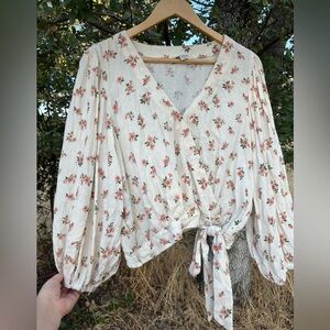 American Eagle Floral Puff sleeve